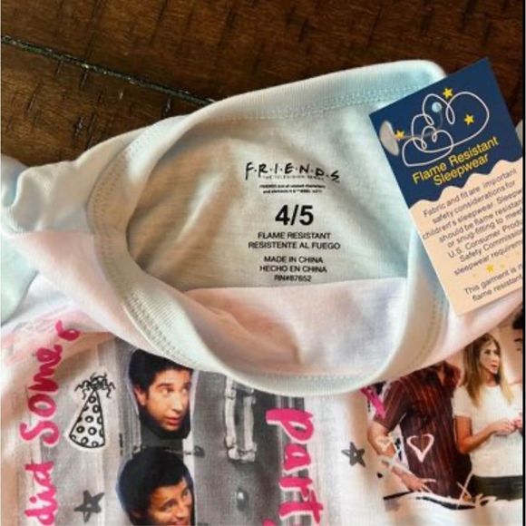 Friends TV Show Little Girl’s 2 Piece Long Sleeves Pajama Set Size 4/5 Ross Moni - Picture 9 of 9